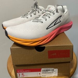 Women’s Altra Escalante 4 size 7.5 W